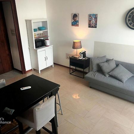 Apartamento La Piazza - Garibaldi 2.6 Nápoles Exterior foto