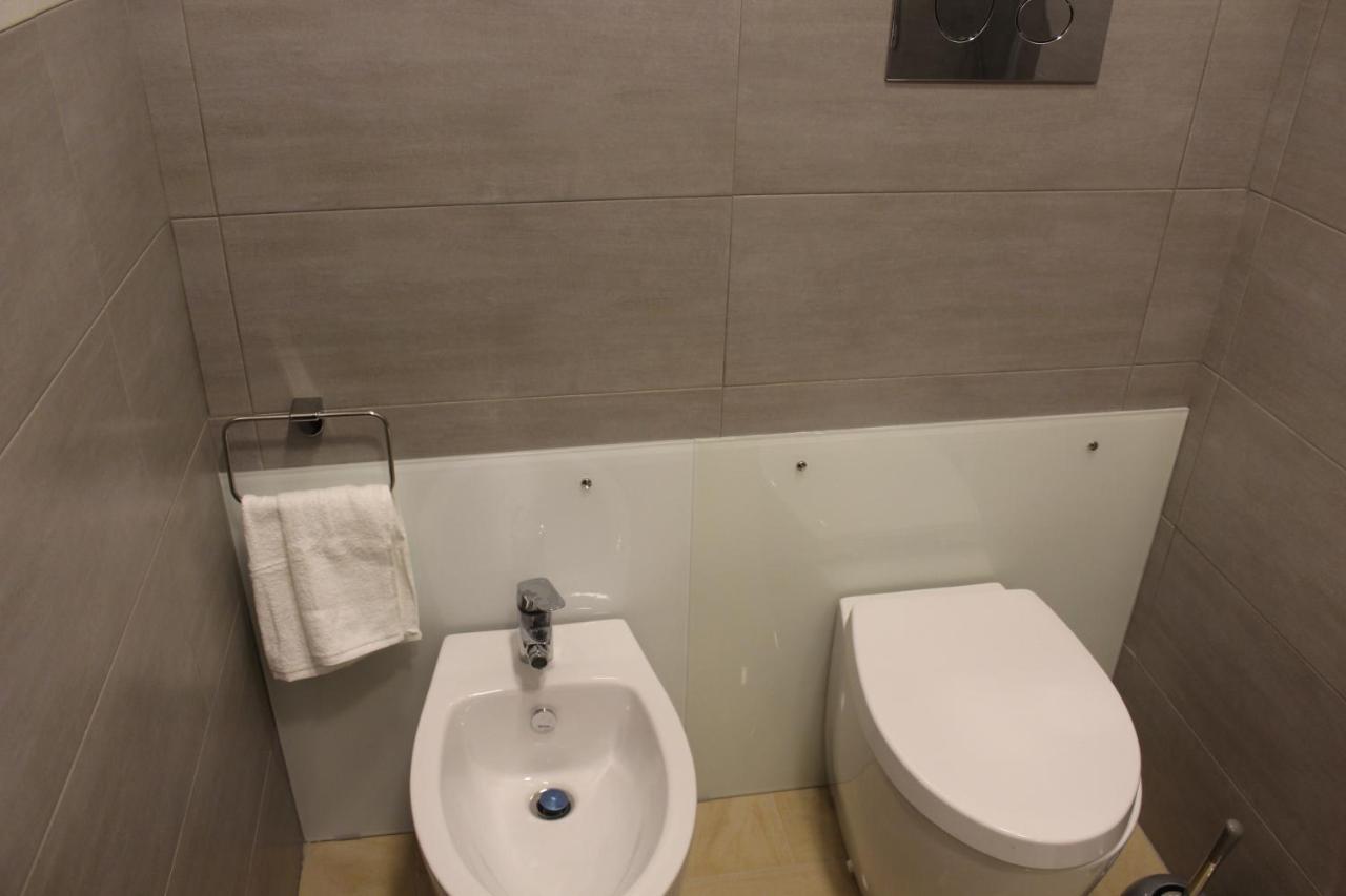 Apartamento La Piazza - Garibaldi 2.6 Nápoles Exterior foto