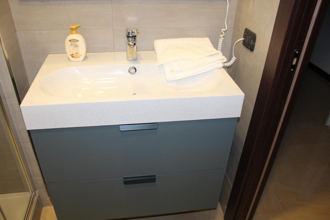 Apartamento La Piazza - Garibaldi 2.6 Nápoles Exterior foto
