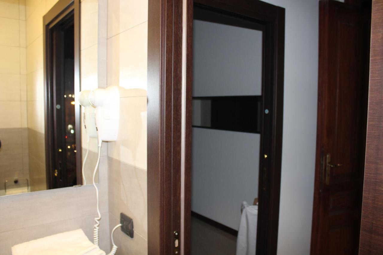 Apartamento La Piazza - Garibaldi 2.6 Nápoles Exterior foto