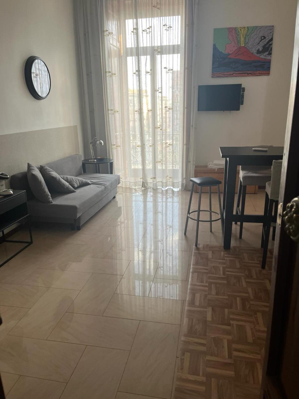 Apartamento La Piazza - Garibaldi 2.6 Nápoles Exterior foto